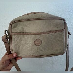 Dooney and Burke Vintage Bone Camera Zip Elegant Cream Leather Shoulder Bag